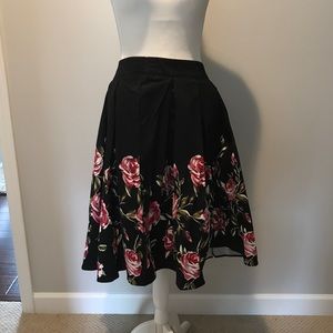 Sucrefas Box Pleat Black skirt with Pink Roses NWT
